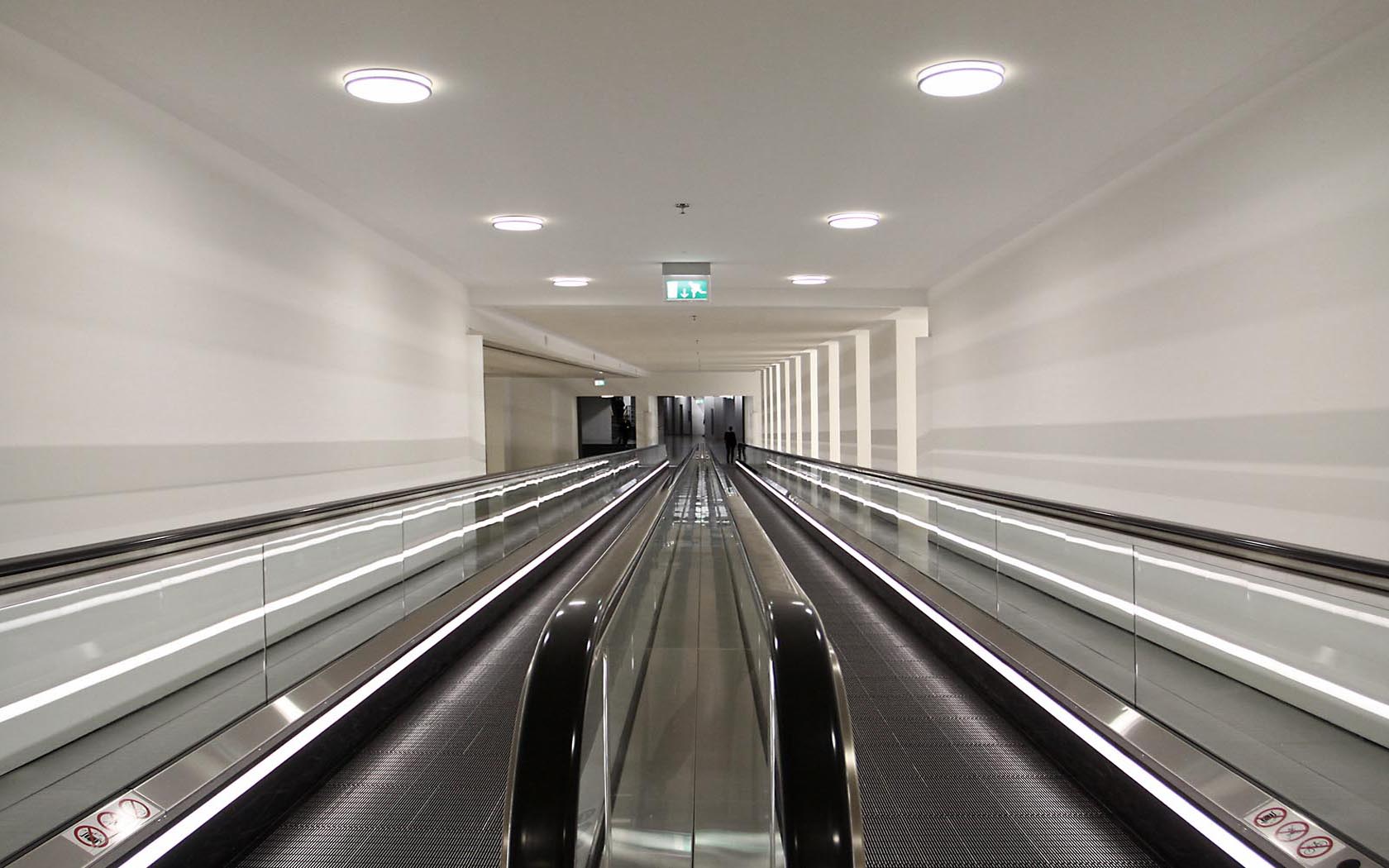 Foto Berlin Reichstag Rolltreppe