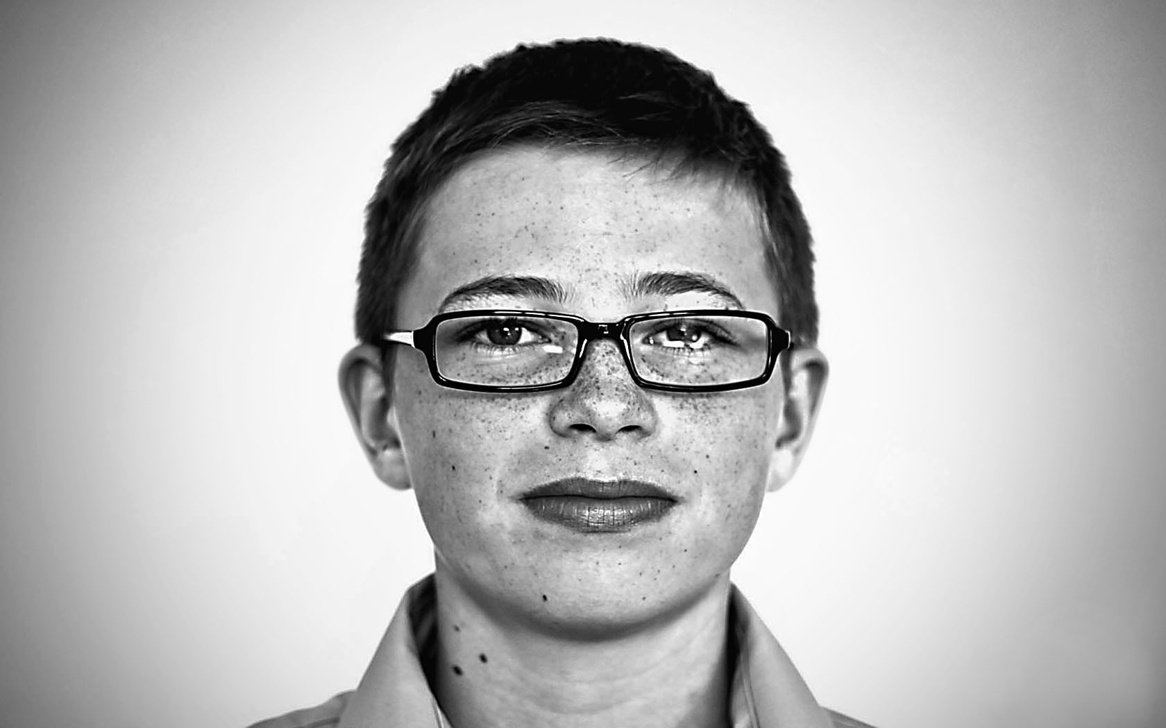 Foto Junge mit Brille