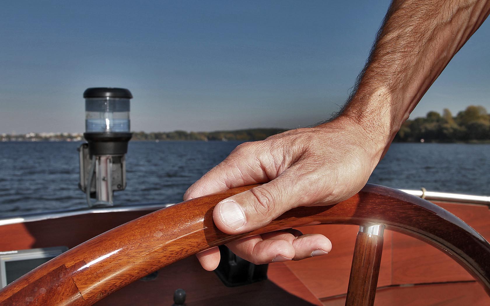 Foto Havel Motoryacht Steuerrad Rundumlicht